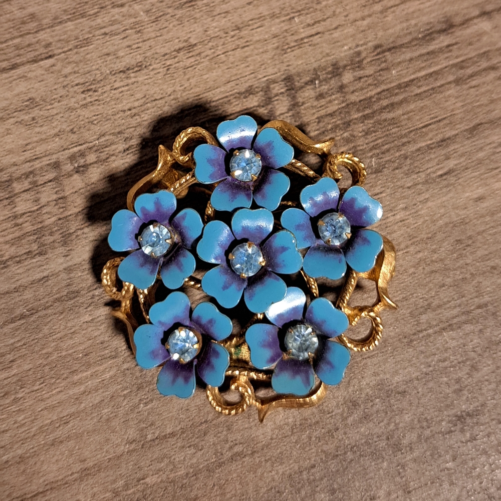 Elegant Floral Brooch with Blue and Gold Accents